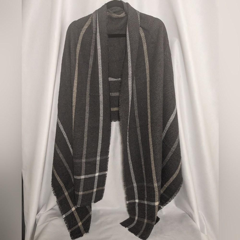 CollectionEighteen Shawl - Gray Plaid